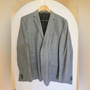 Sophisticated Men's Gray Suit